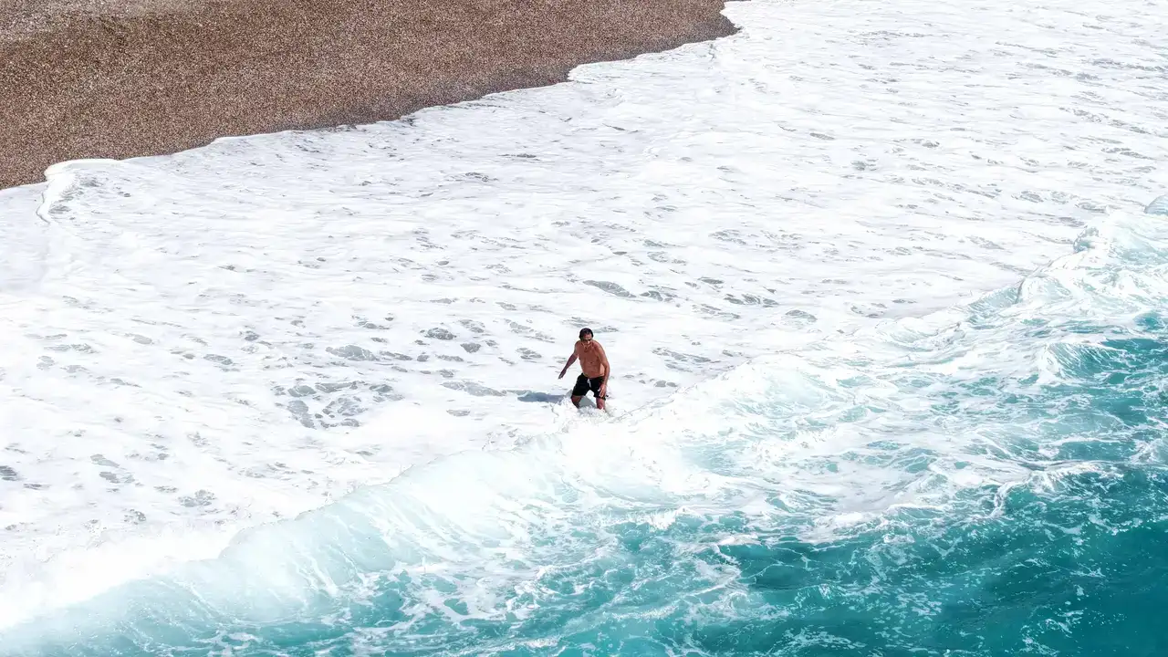 Antalya'da Sağanak ve Fırtına Arası Deniz Keyfi 8